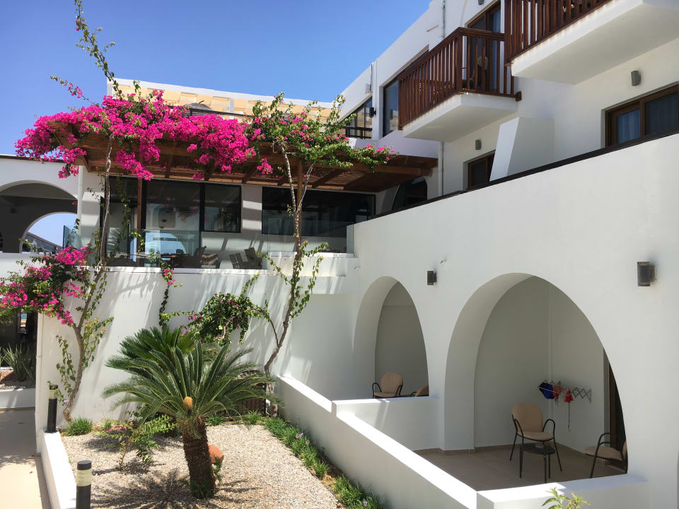 super gepflegte Anlage mit herrlicher Blütenpracht TUI BLUE Oceanis Beach and Spa Resort