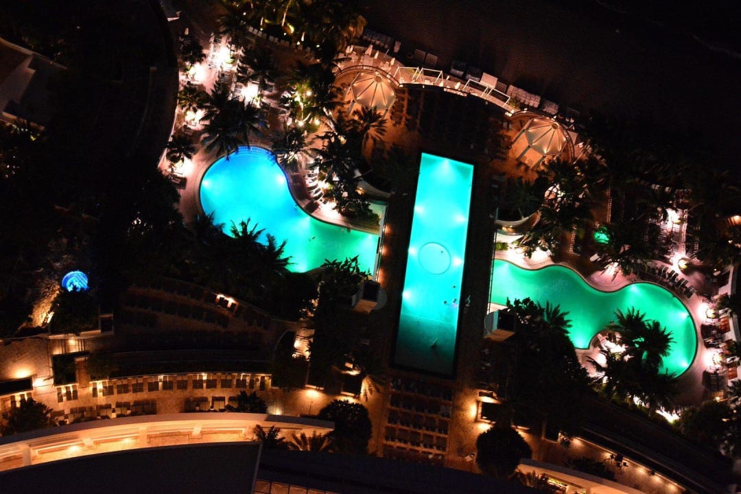 Blick auf Pool Diplomat Resort & Spa Hollywood, Curio Collection by Hilton