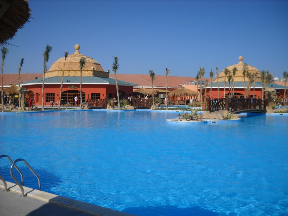 2 der 5 Themenrestaurants Pickalbatros Jungle Aqua Park Resort - Neverland Hurghada