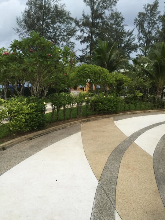 Gepflegte Außenanlagen Arinara Bangtao Beach Resort