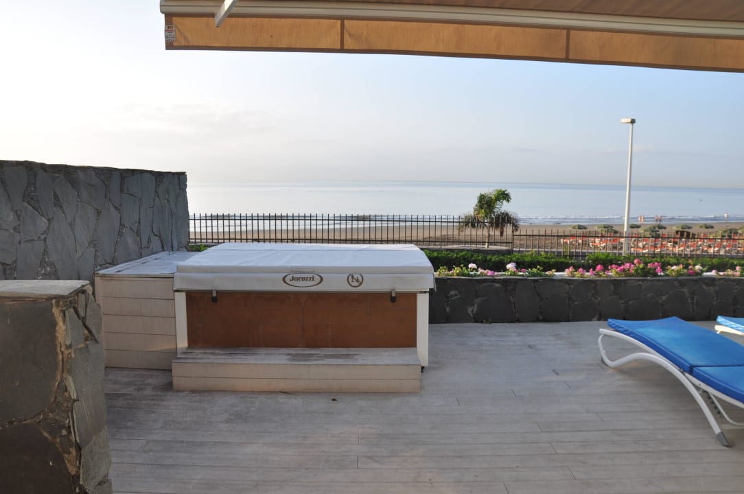 Whirlpool auf der Bungalowterrasse Bull Costa Canaria & Spa - Adults only