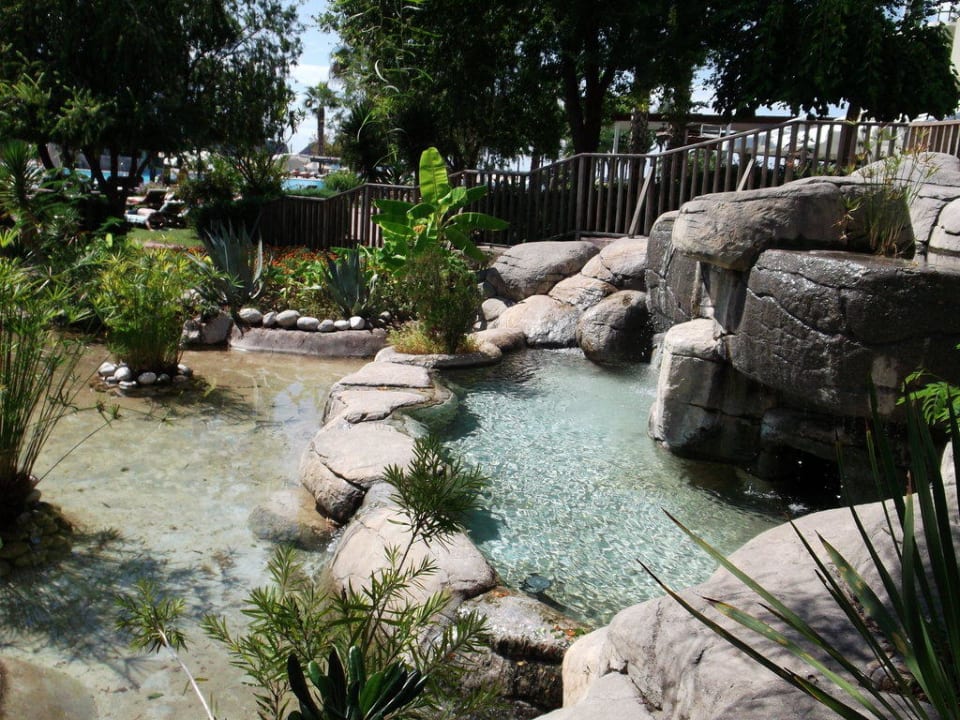 Garten vor dem Hauptrestaurant Club Tuana Fethiye