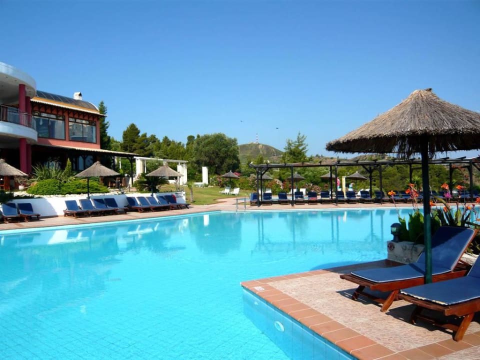 Pool am Morgen Alia Palace