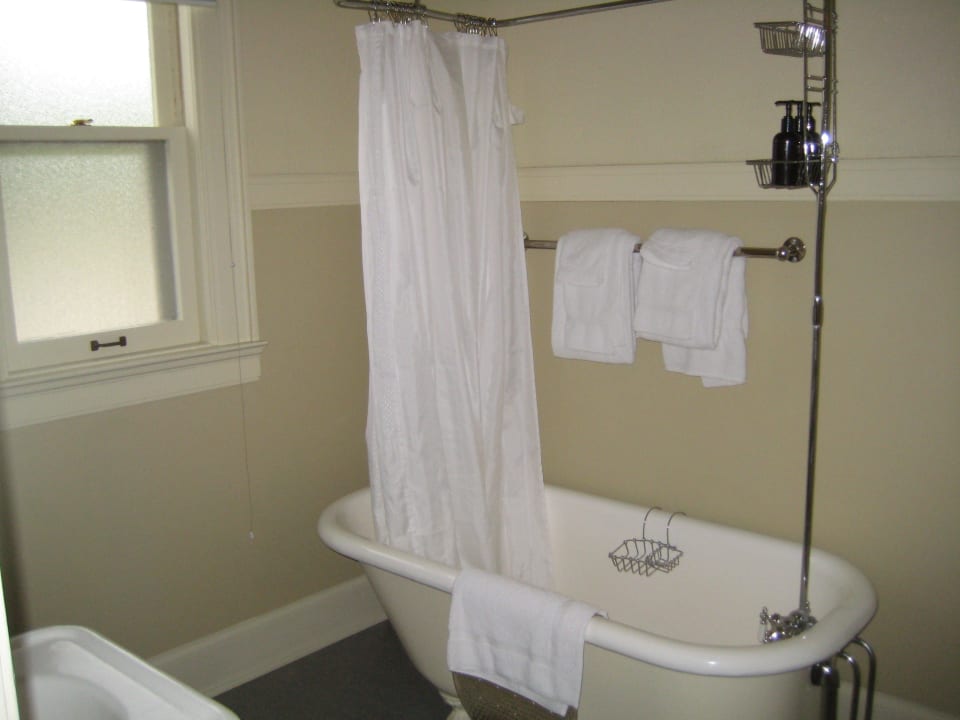 Bad zu Zimmer 320 Mammoth Hot Springs Hotel