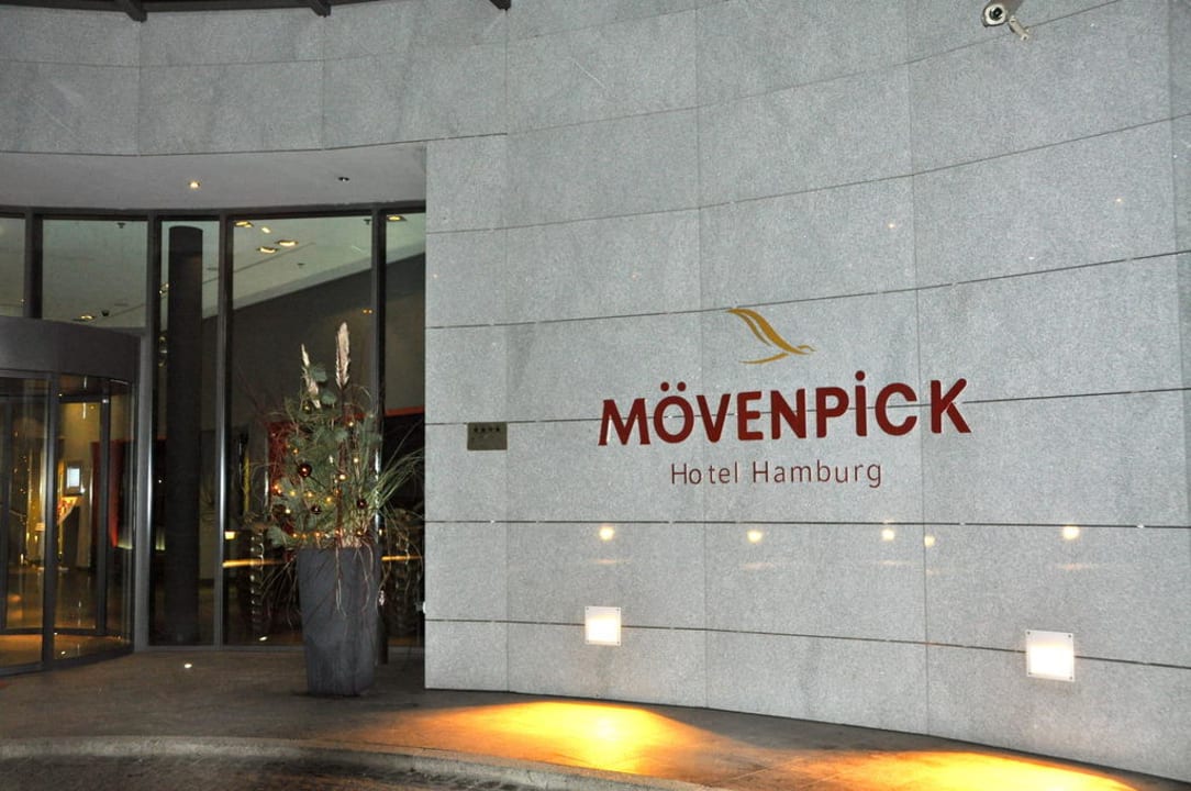 Eingangsbereich Mövenpick Hotel Hamburg