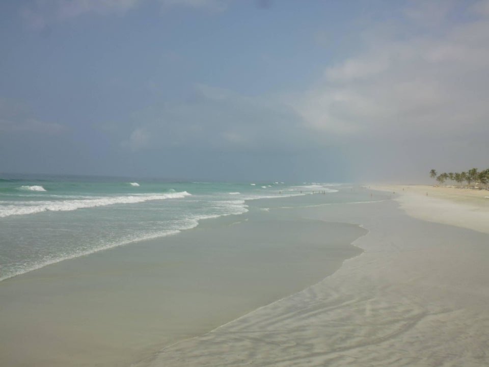 Łagodne zejście do morza Salalah Rotana Resort