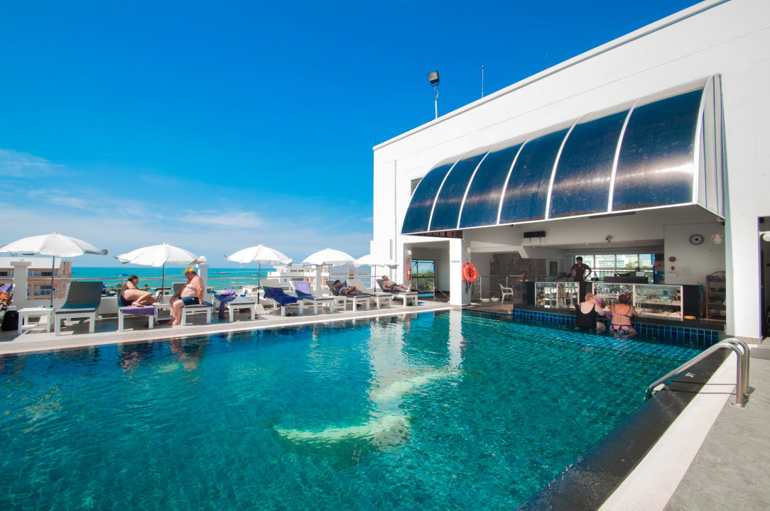 Pool Hotel Flipper House