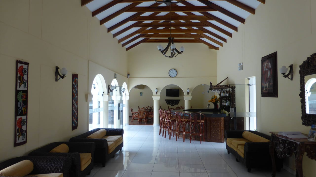 Bar  !! Hotel Agusto's Urubamba