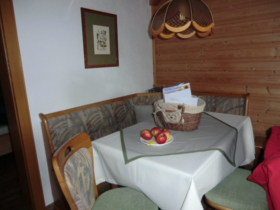 FeWo Einstein Wohnraum Essecke  Bauernhof Haus Waldesruh