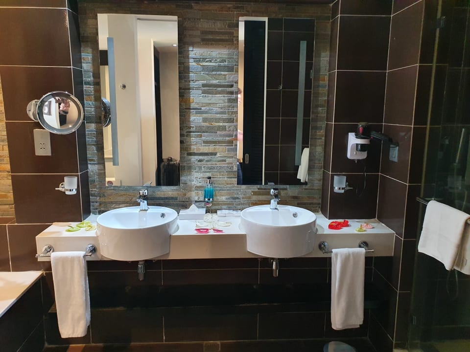 Zimmer Crystals Beach Resort Belle Mare, a member of Radisson Individuals