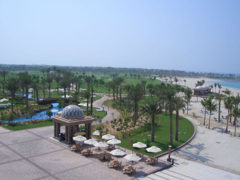 Blick zum Strand Emirates Palace Mandarin Oriental
