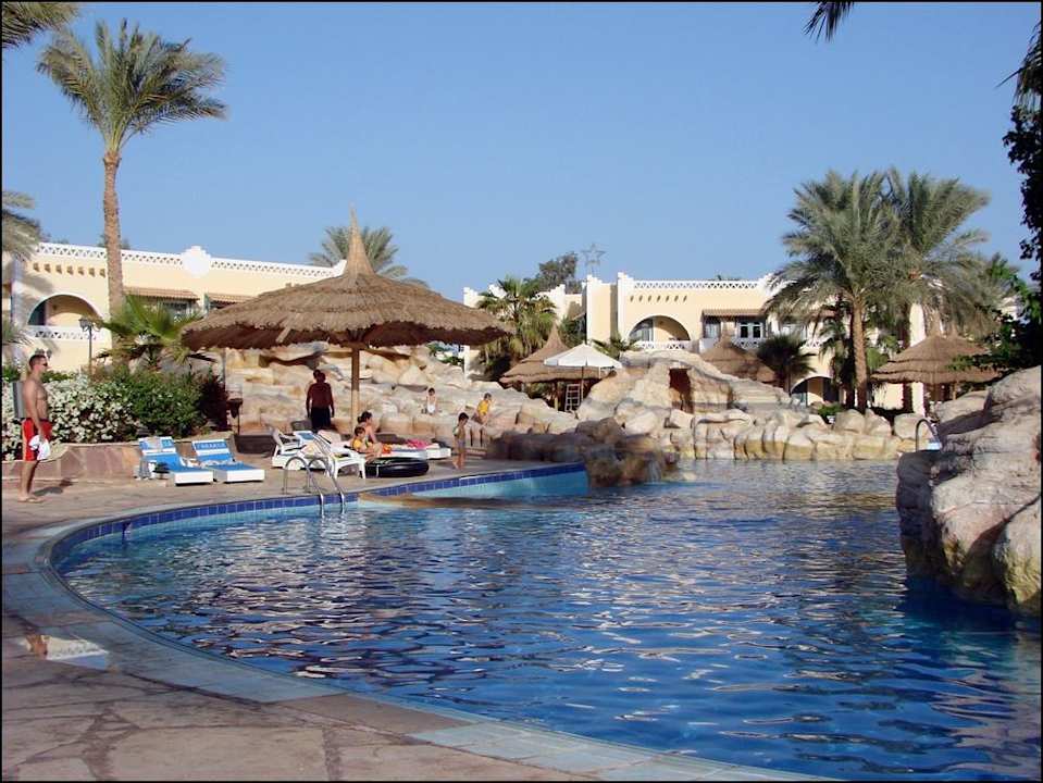 Basen przy hotelu Hotel El Faraana Reef Resort