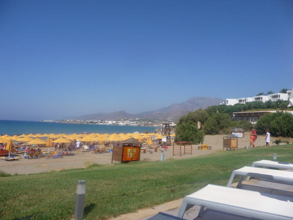 Widok na plażę  Atlantica Mikri Poli Crete