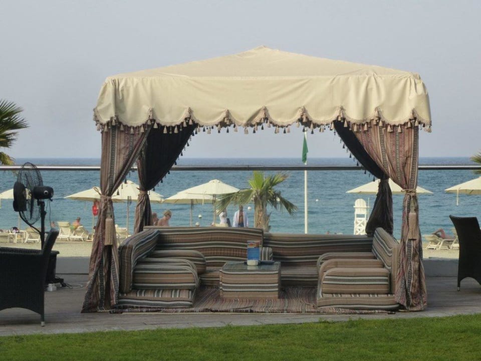 An der Poolbar Radisson Blu Resort Fujairah