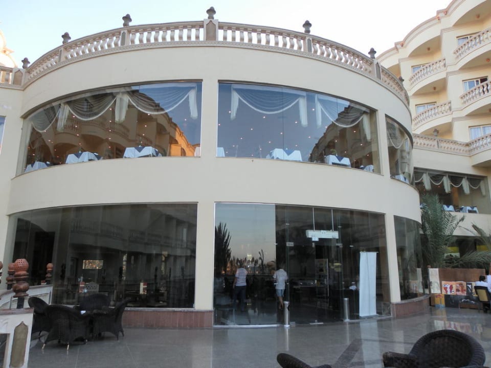 Widok z balkonu na restaurację Riviera Aqua Park Resort