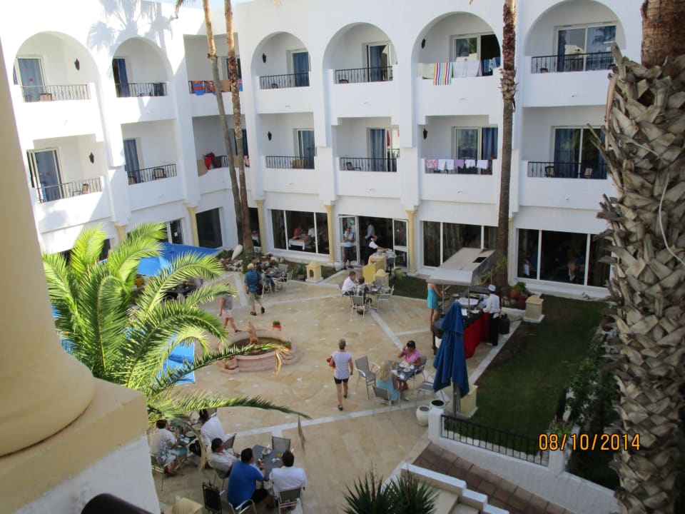 Innenhof Hotel Nesrine