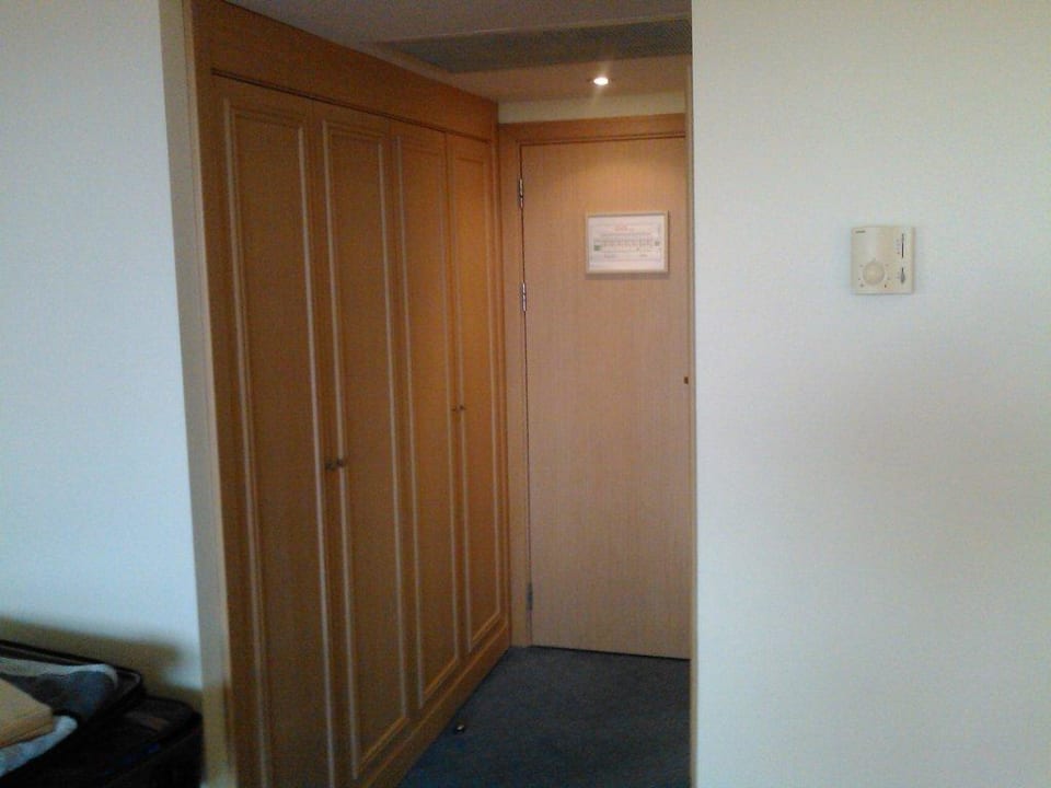 Wandschrank - Safe frei nutzbar integriert IC Hotels Green Palace