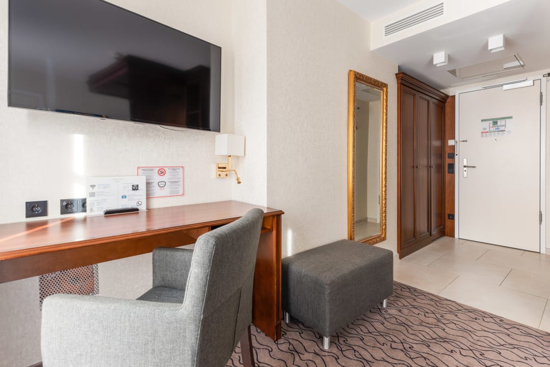 Zimmer AdvaStay by KING's