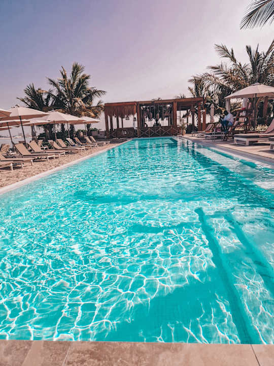 Pool Mövenpick Resort Al Marjan Island