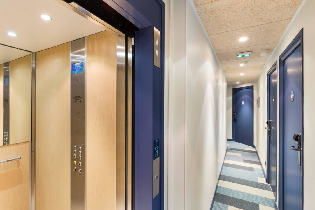 Floor Hotel Ozz by HappyCulture