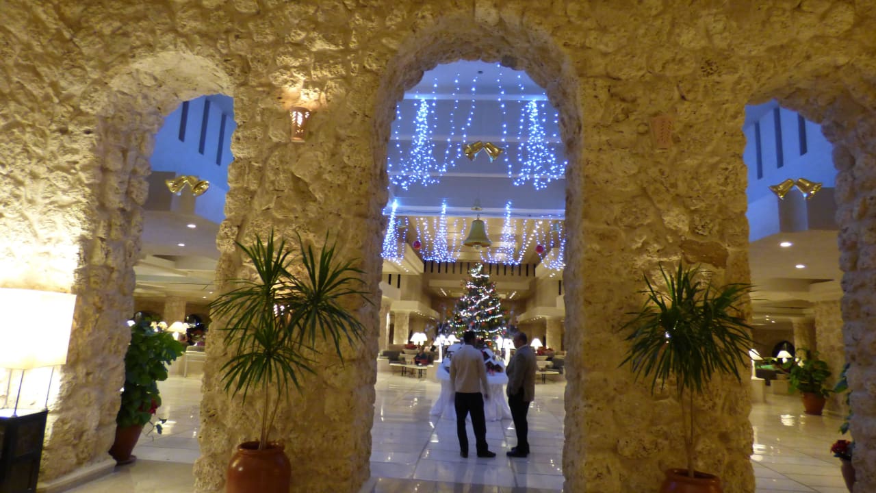 Hoteleingang abends Pickalbatros Citadel Resort