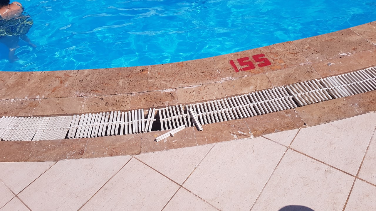 Pool Larina Resort Spa & Hotel