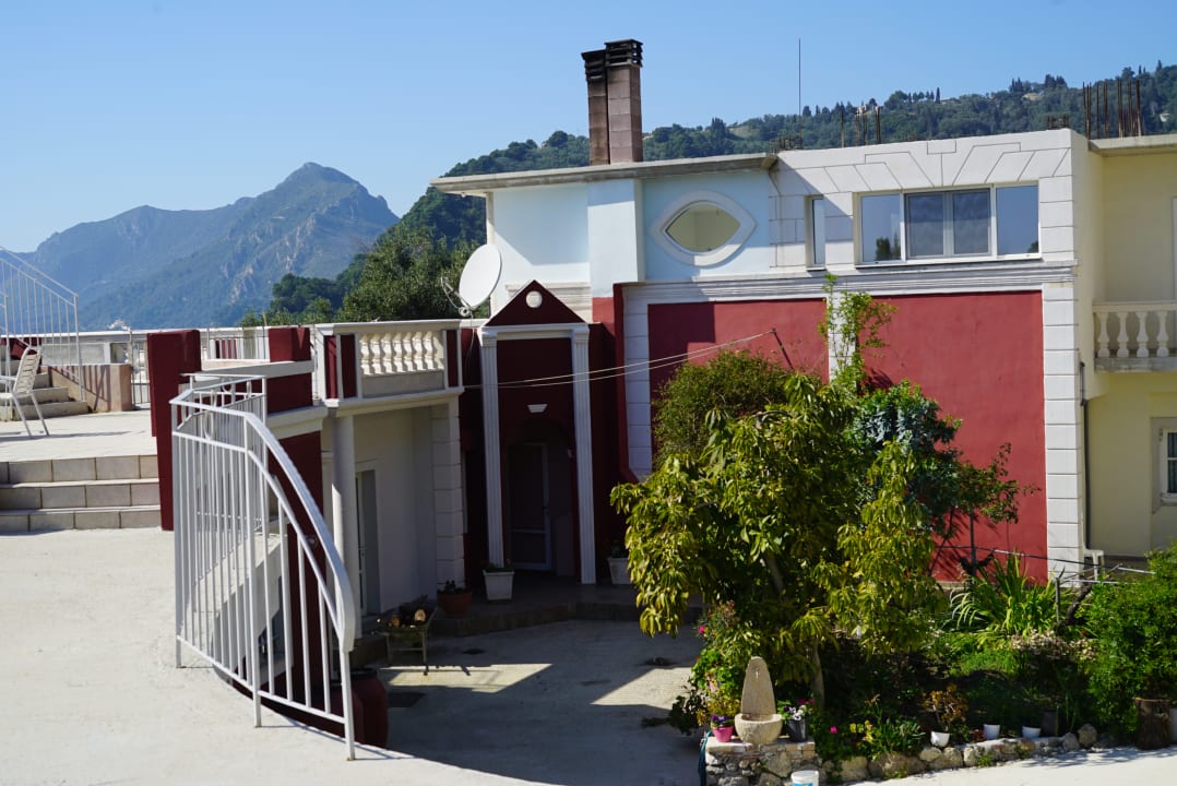 Außenansicht Sunrock Corfu/Madalenas B&B