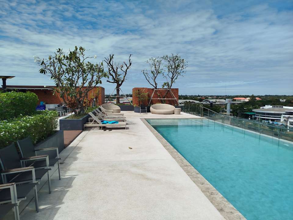 Pool 101 Hotel Roi Et