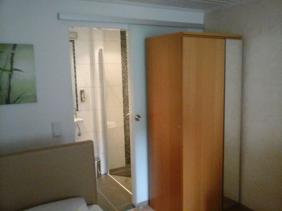 Einfach eingerichtet, aber ok. Sonnen Hotel