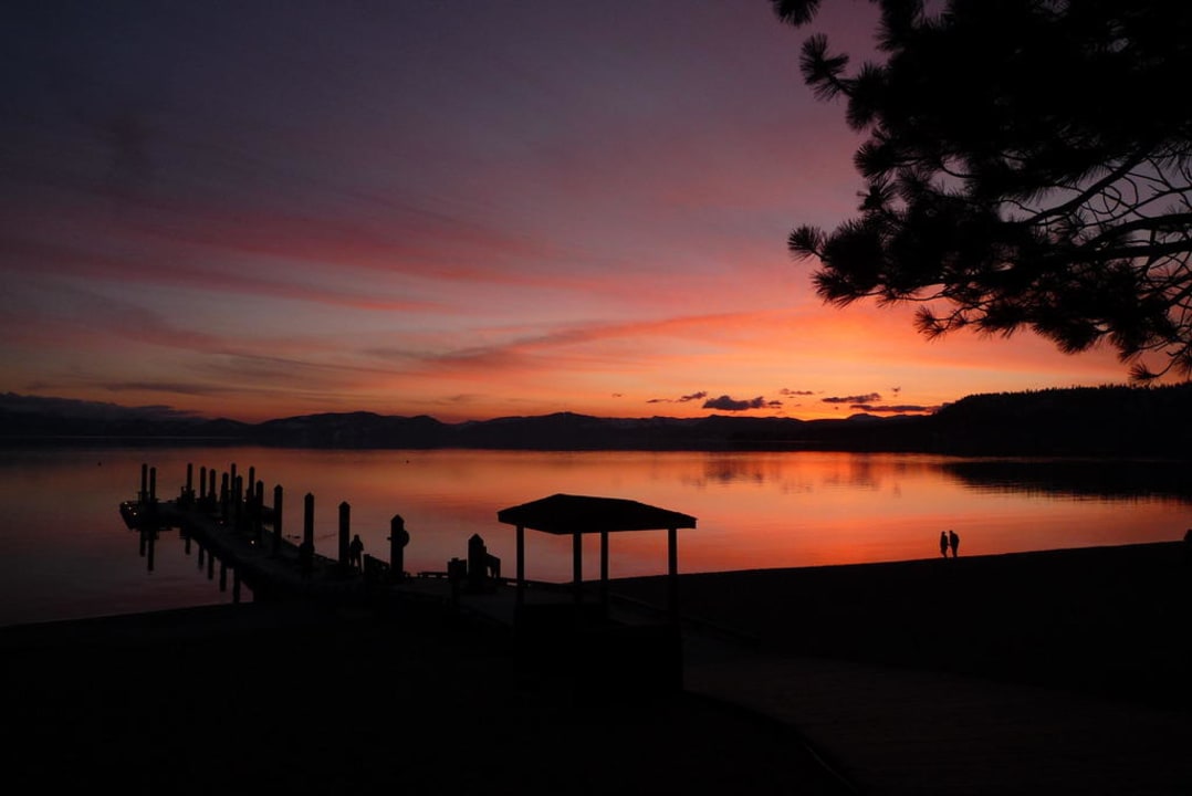 Sonnenuntergang am Hotels-Strand Hotel Hyatt Regency Lake Tahoe Resort, Spa and Casino