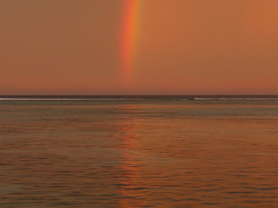 Sonnenuntergang mit Regenbogen Meeru Maldives Resort Island