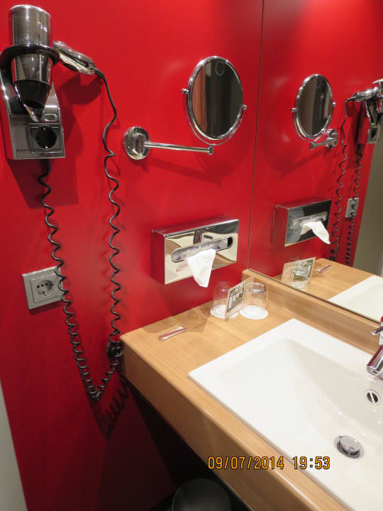 Alles da: Für die Morgentoilette ist's angerichtet Mercure Hotel Stuttgart Airport Messe