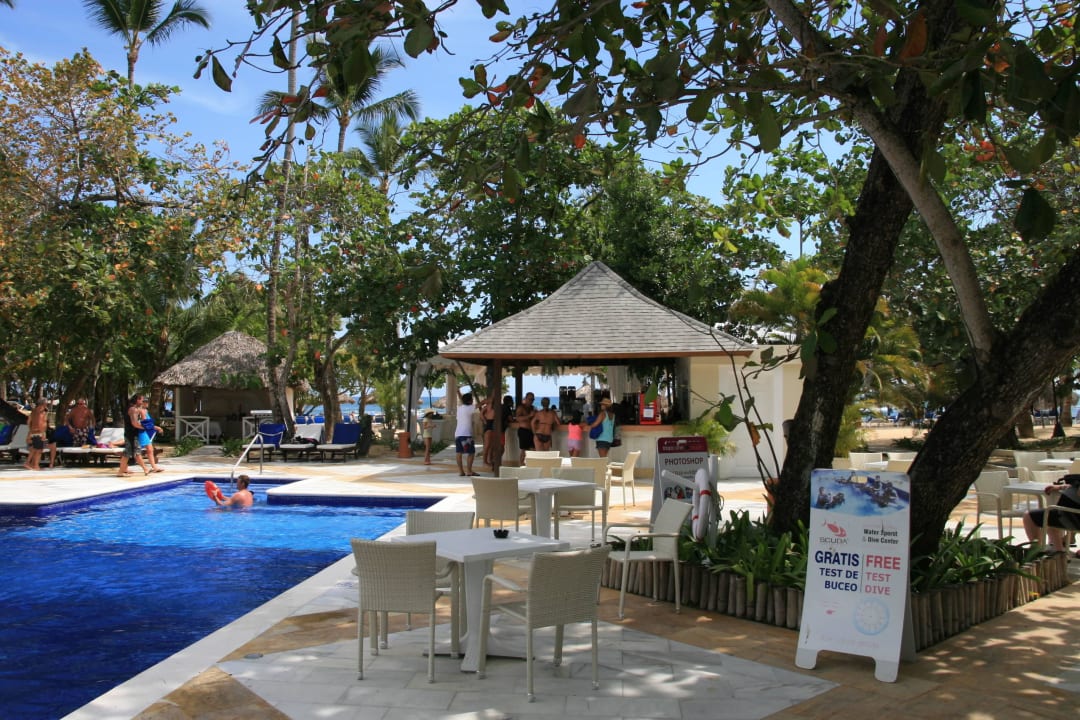 Blick auf die Poolbar Bahia Principe Grand El Portillo