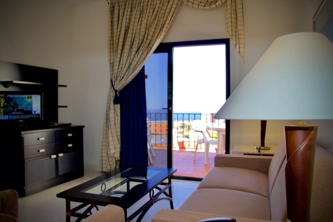 Zimmer The Suites at Beverly Heights