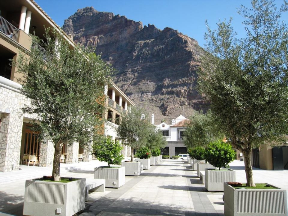Plaza vor dem Hotel Hotel Playa Calera