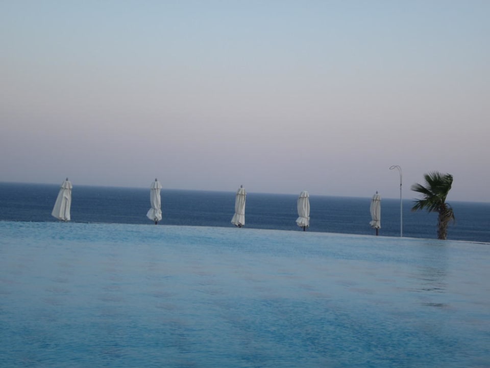 Blick über`n Pool zum Meer Hotel Kalithea Horizon Royal