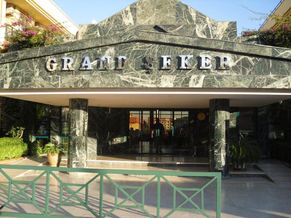 Hotel-Eingang Grand Seker Hotel