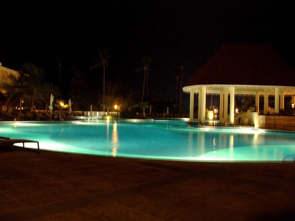 Pool bei Nacht Bahia Principe Luxury Esmeralda