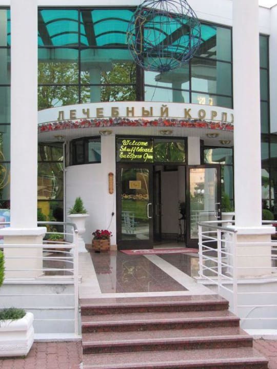 Zugang zum Spa-Gebäude Resort Oktyabrskiy