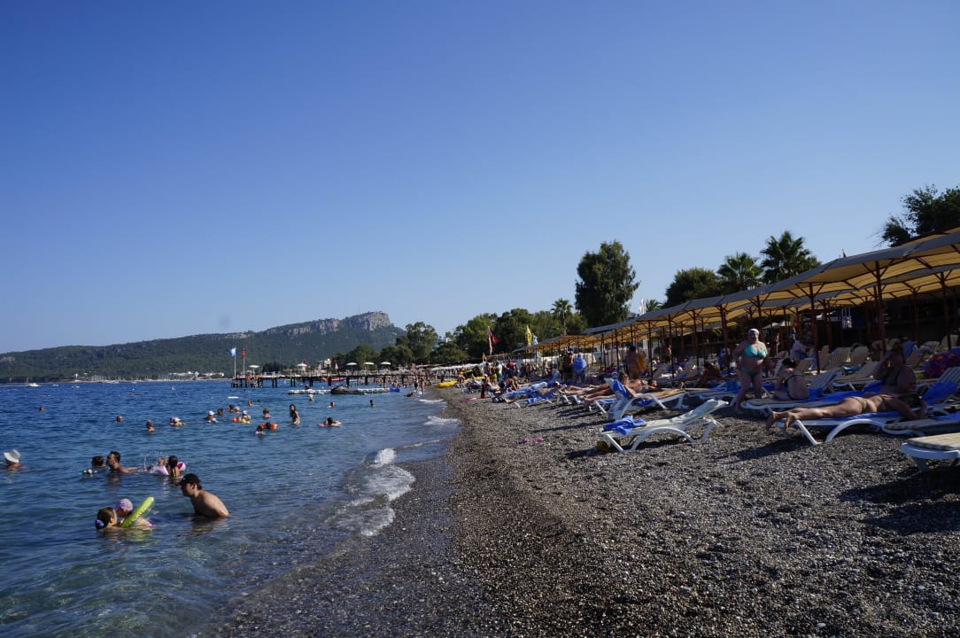 Strand sehr klein und meistens knallvoll Armas Gül Beach