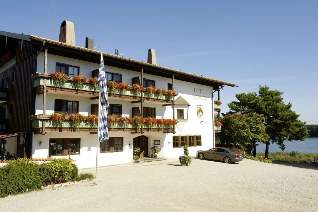 Eingang Haupthaus Hotel Seeblick und Ferienwohnung