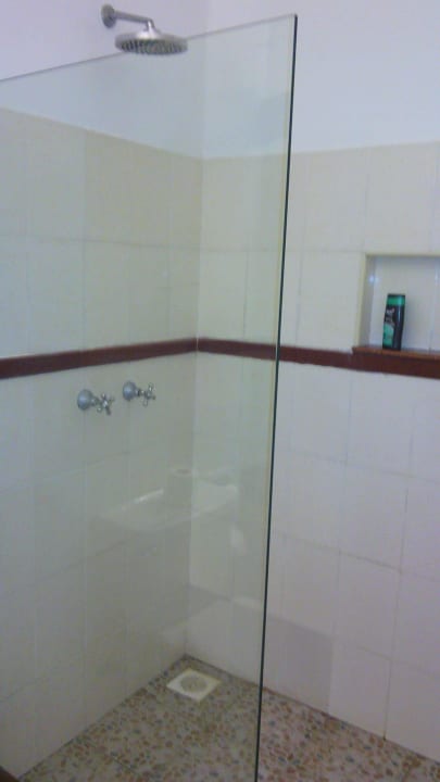 Dusche Neptune Beach Resort