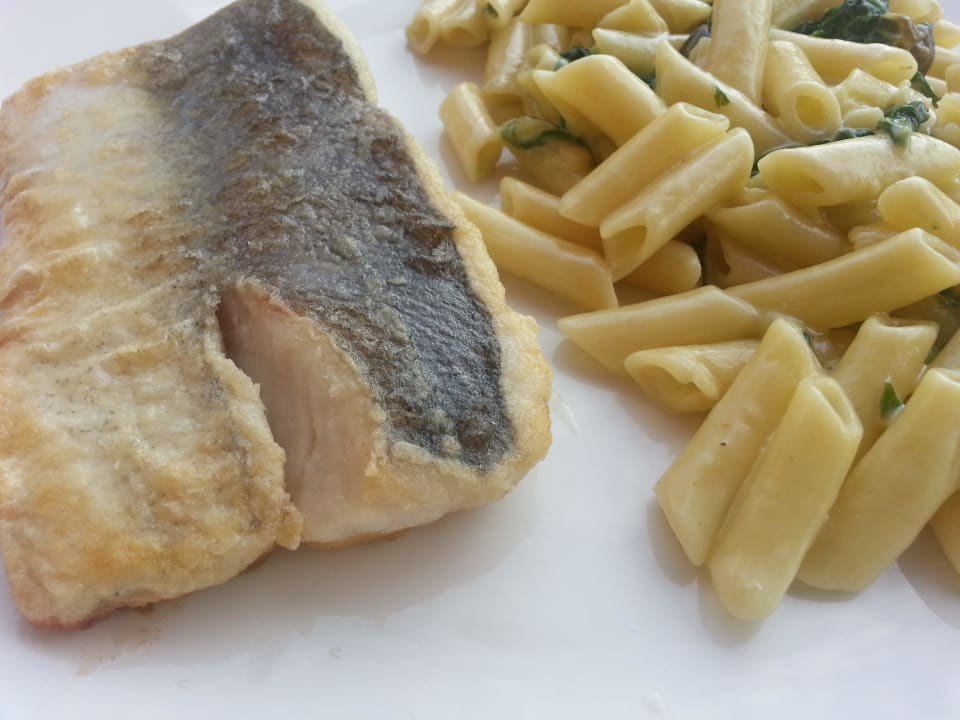 Fisch mit Nudeln Hotel Vent-i-mar