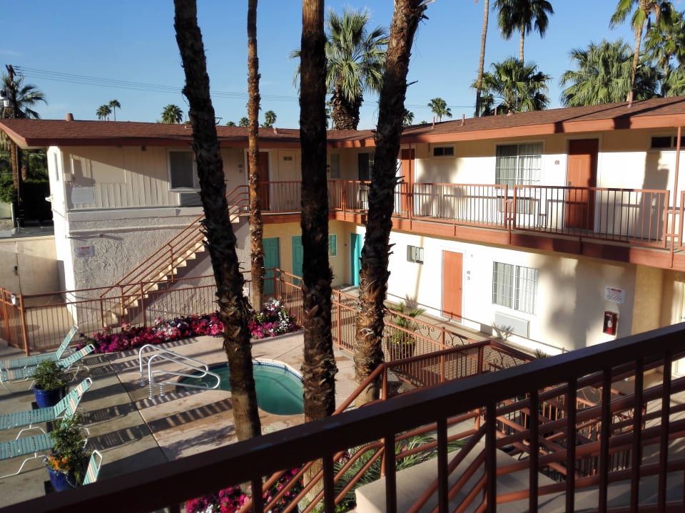 Whirlpool und Hotelanlage Hotel Knights Inn Palm Springs