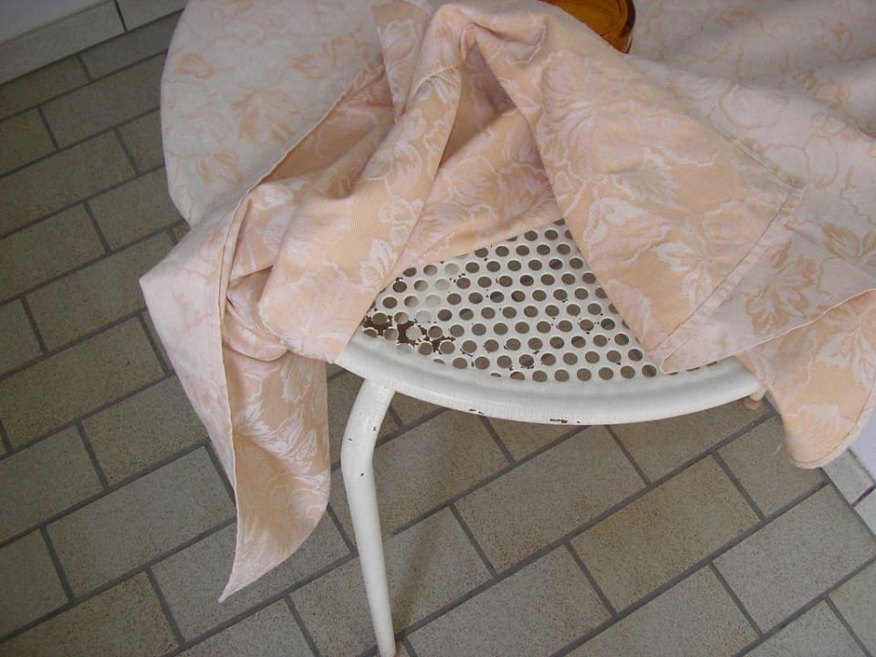 Verrosteter Balkontisch Hotel Alpenhof