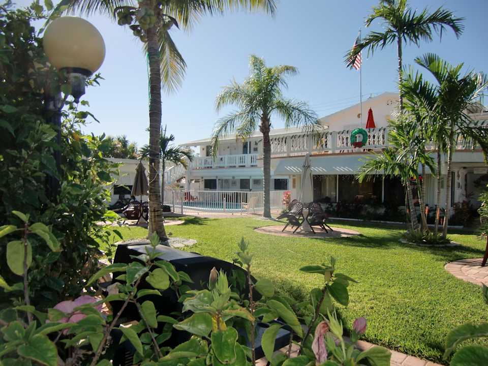 Haupthaus mit Pool Breakaway Inn Guest House