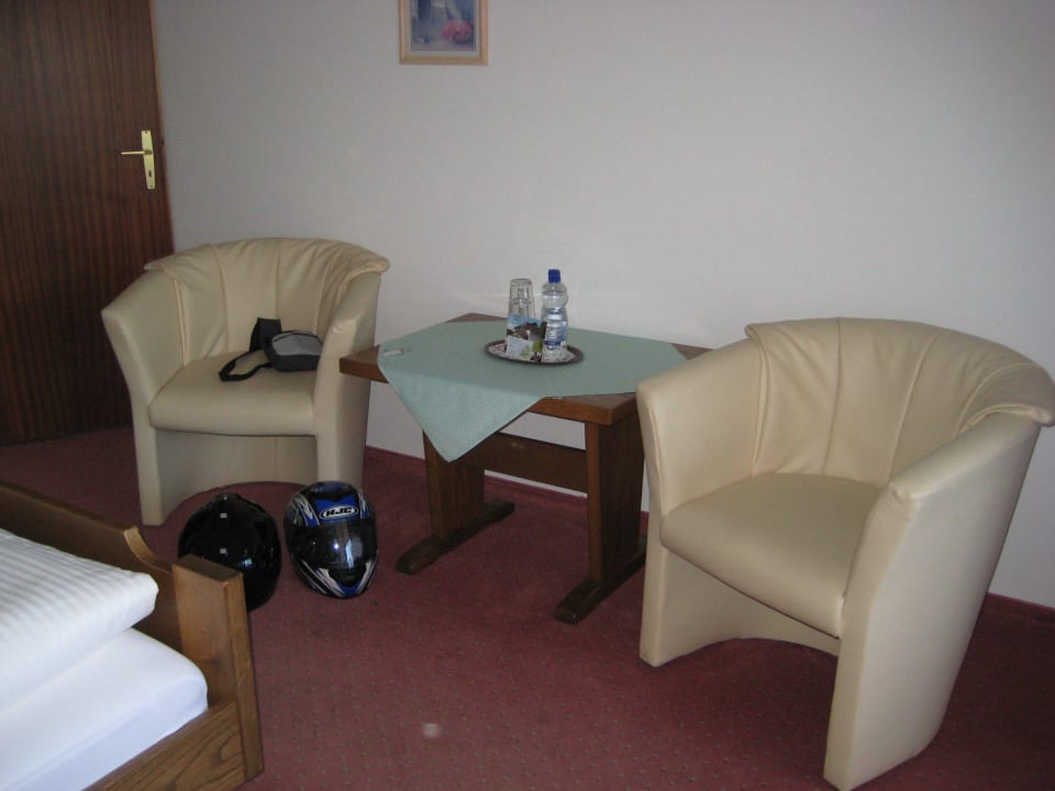 Sitzgelegenheit im Zimmer Pension Talblick