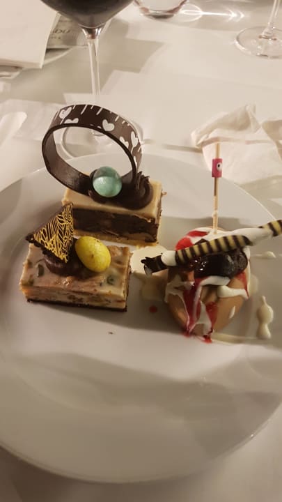 Gastro Xanadu Resort Hotel