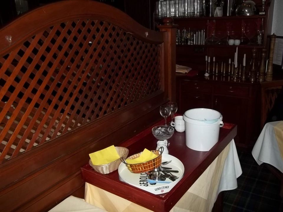 Ablagetisch für Geschirr   Amedia Hotel Leipzig