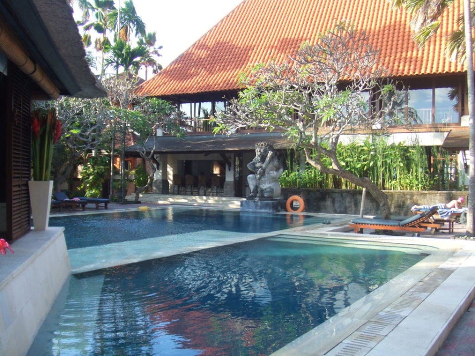 Pool Puri Santrian